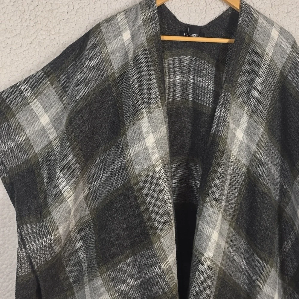 Marcus Adler Plaid Poncho Cozy Shawl Cape Gray Black Fringe Sz. O/S
